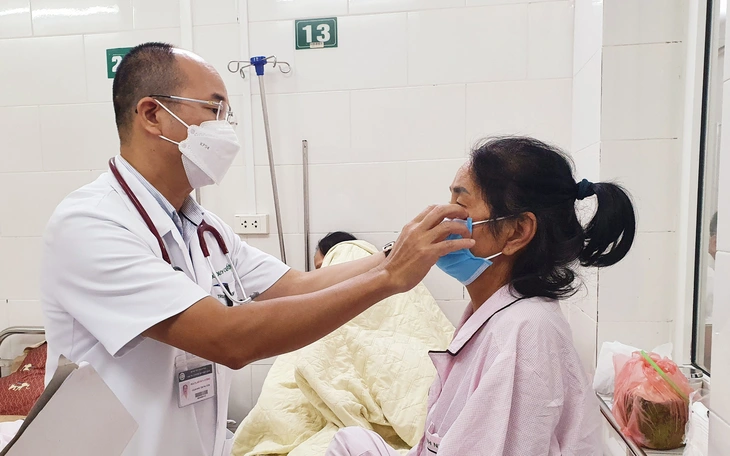 Cứng hàm tưởng uốn ván, bác sĩ phát hiện nấm đen xâm lấn ăn mòn xương - Ảnh 2.