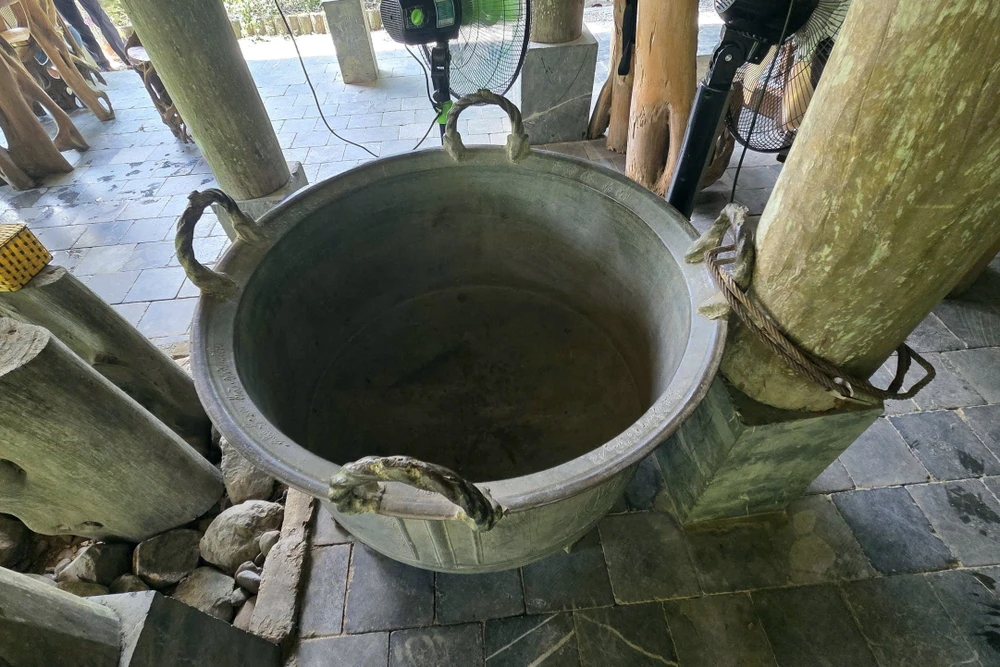 Cận cảnh nồi đồng không bán giá 400 triệu đồng ở Thanh Hóa-3.jpg