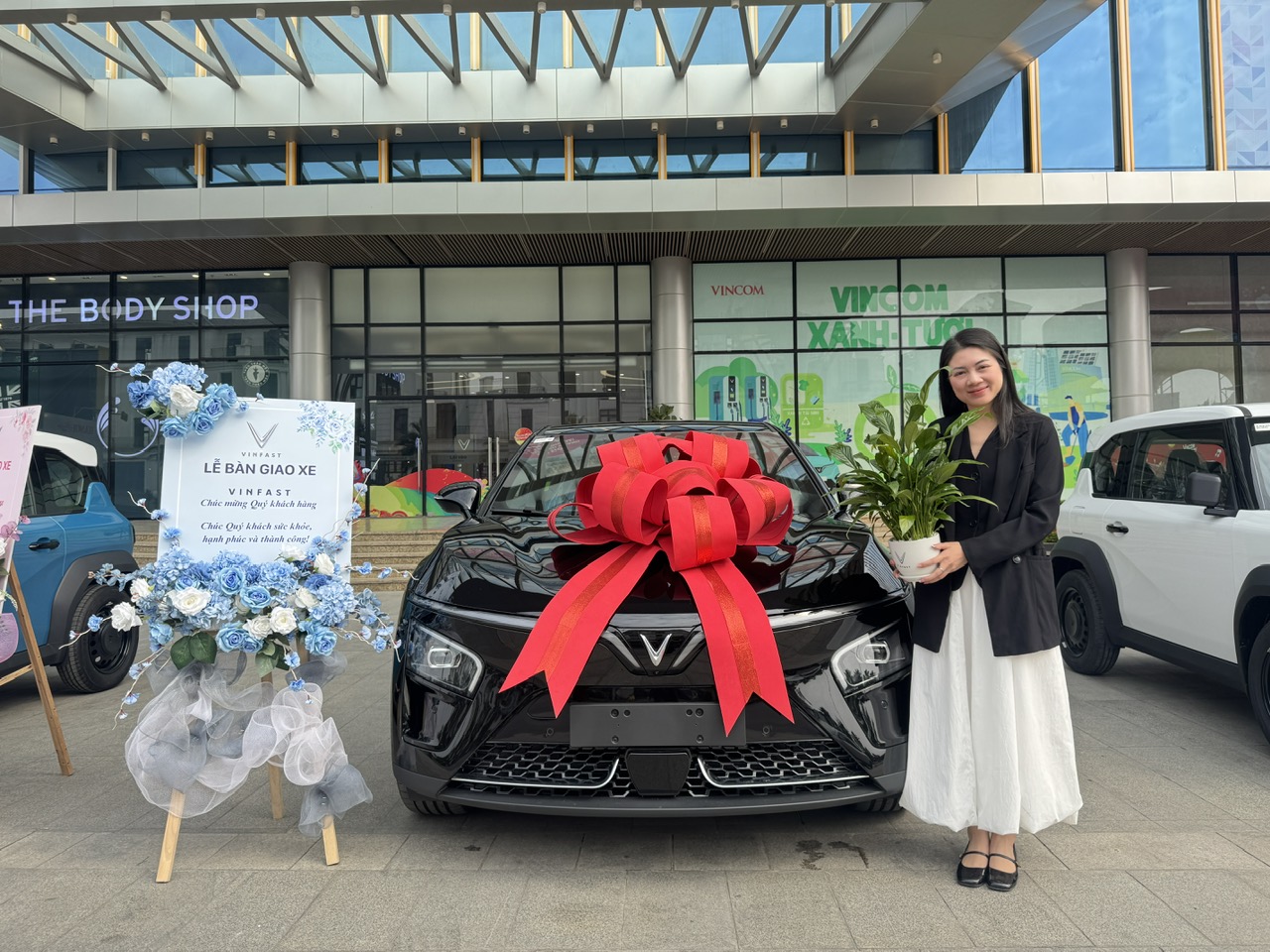 Ông Phạm Nhật Vượng bán xe điện '0 đồng'- Ảnh 2. Ông Phạm Nhật Vượng bán xe điện '0 đồng'- Ảnh 2.