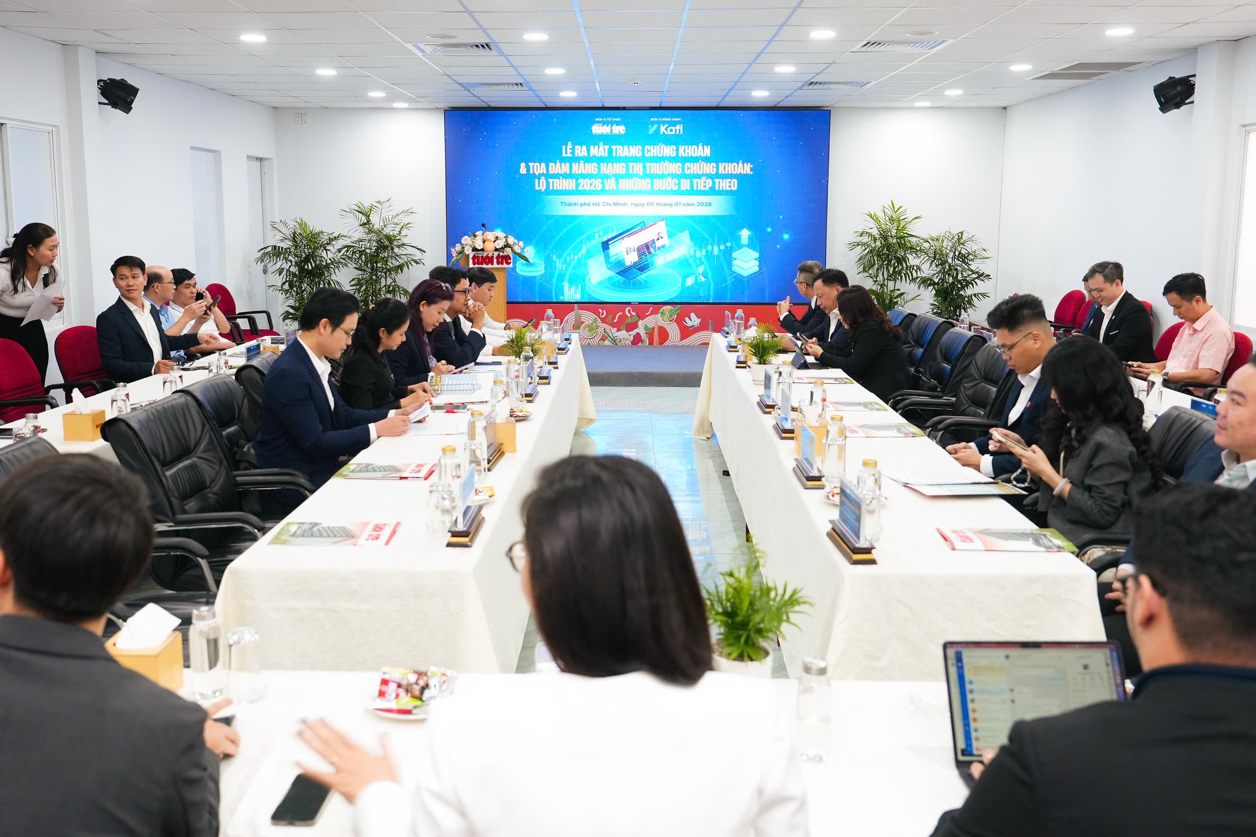 Báo Tuổi Trẻ chính thức ra mắt trang Chứng khoán: Kênh tham chiếu thông tin tin cậy 3 chứng khoán - Ảnh 3.