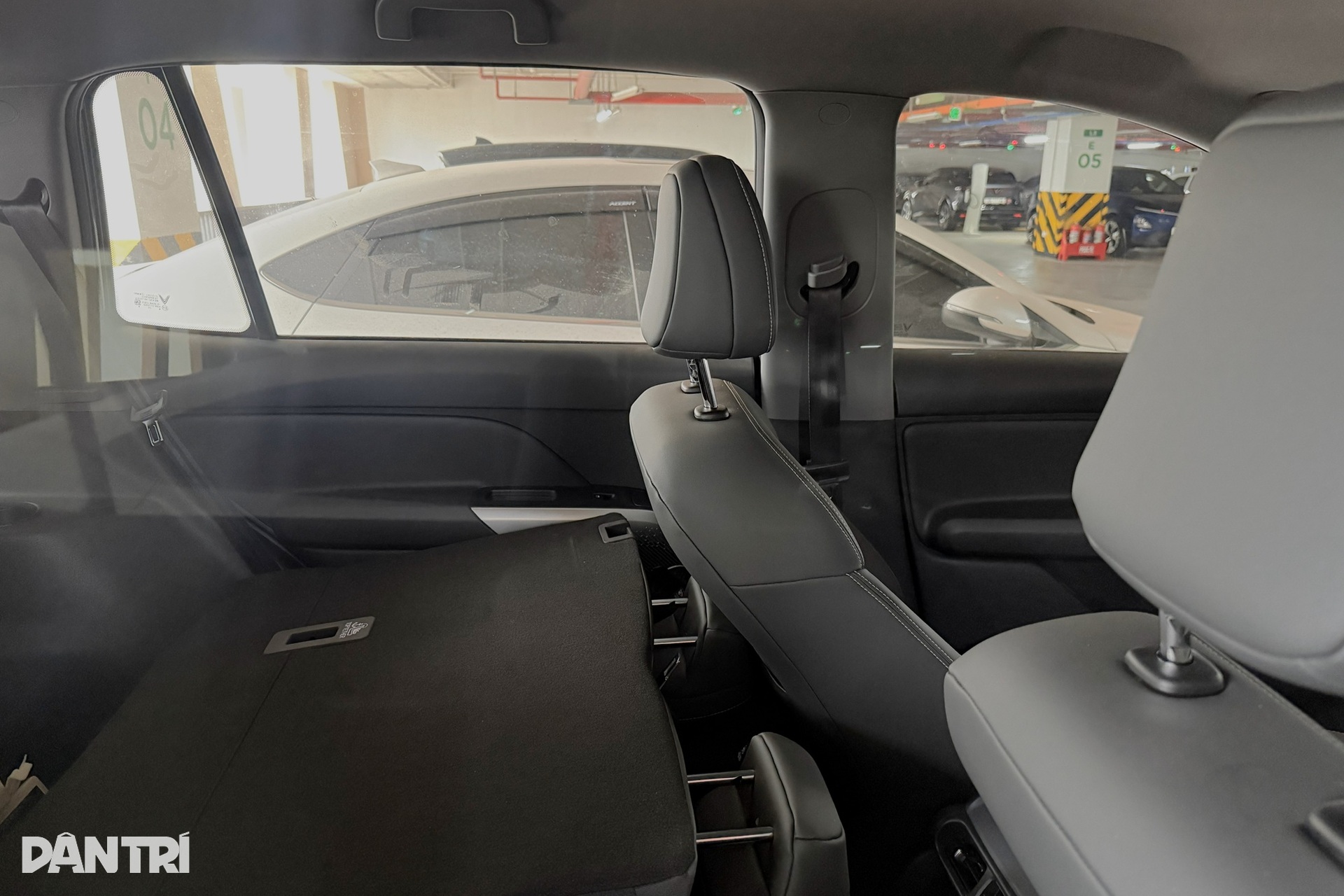 VinFast Limo bản gia đình lần đầu lộ ảnh thực tế, có trang bị gây bất ngờ - 12