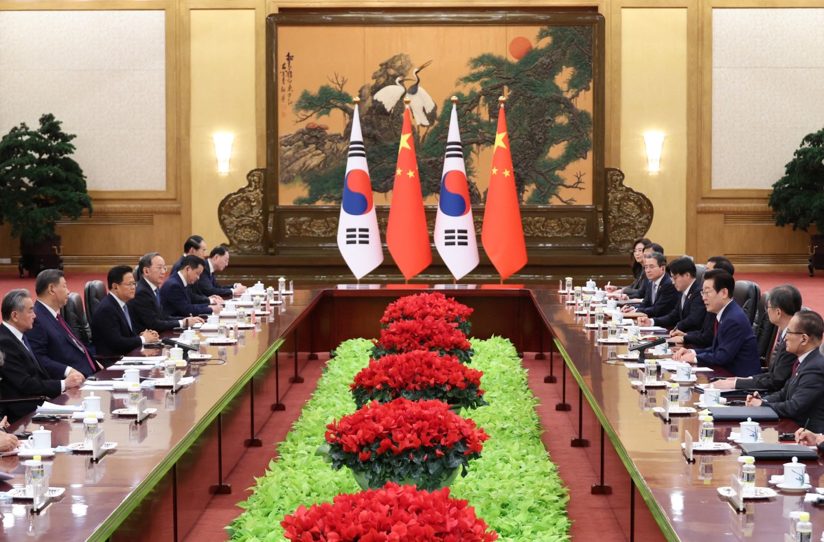 Tổng thống Hàn Quốc tới Bắc Kinh và cái bắt tay với ông Tập 2 Hàn Quốc - Ảnh 2.