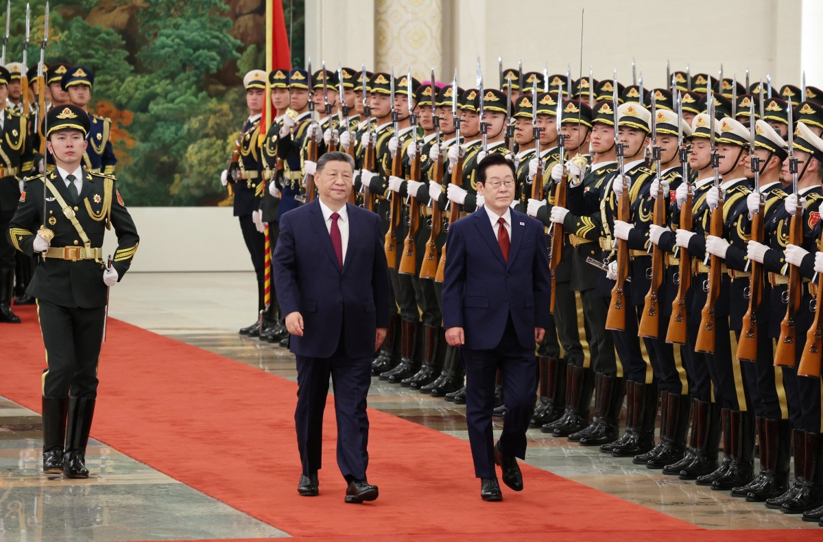 Tổng thống Hàn Quốc tới Bắc Kinh và cái bắt tay với ông Tập 3 Tổng thống Hàn Quốc tới Bắc Kinh và cái bắt tay với ông Tập - Ảnh 3.