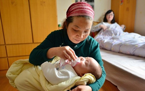 Nhờ mẹ chồng lên Hà Nội chăm cháu, bà lấy 5 triệu/tháng, giờ đòi thêm lương tháng 13: Cộng đồng mạng tranh luận gắt!- Ảnh 2.