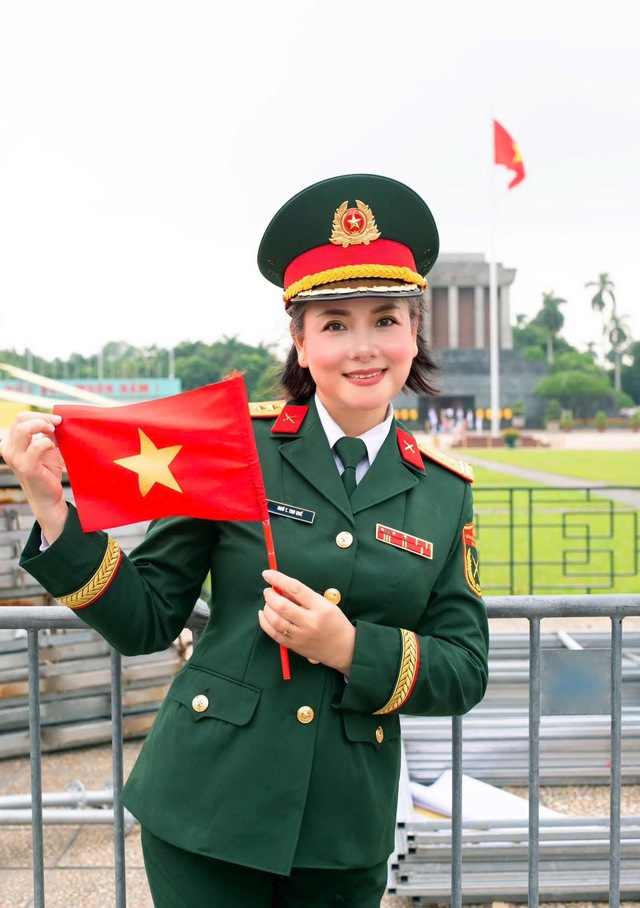 Vbiz có 1 cặp đôi vợ NSND - chồng NSƯT đều mang quân hàm Đại tá, diễn xuất cả đời chưa ai dám chê câu nào- Ảnh 7. Vbiz có 1 cặp đôi vợ NSND - chồng NSƯT đều mang quân hàm Đại tá, diễn xuất cả đời chưa ai dám chê câu nào- Ảnh 7.