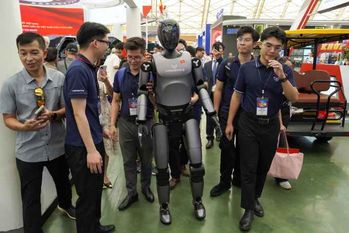 Một robot trình diễn tại Triển lãm thành tựu đất nước 80 năm, ngày 28/8/2025. Ảnh: Nguyễn Đông