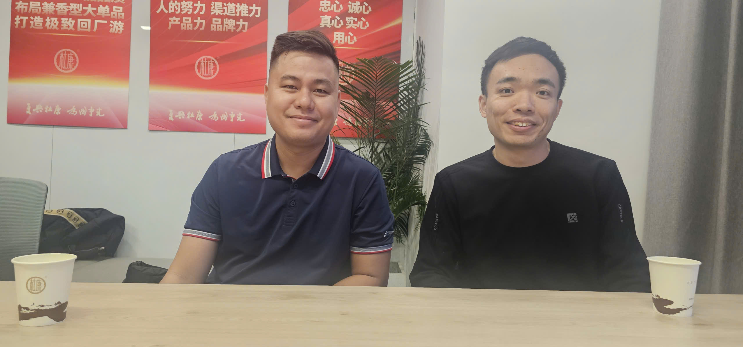 'Cậu bé bị bỏ rơi' đánh bại nhà vô địch cờ tướng thế giới 2 cờ - Ảnh 2.