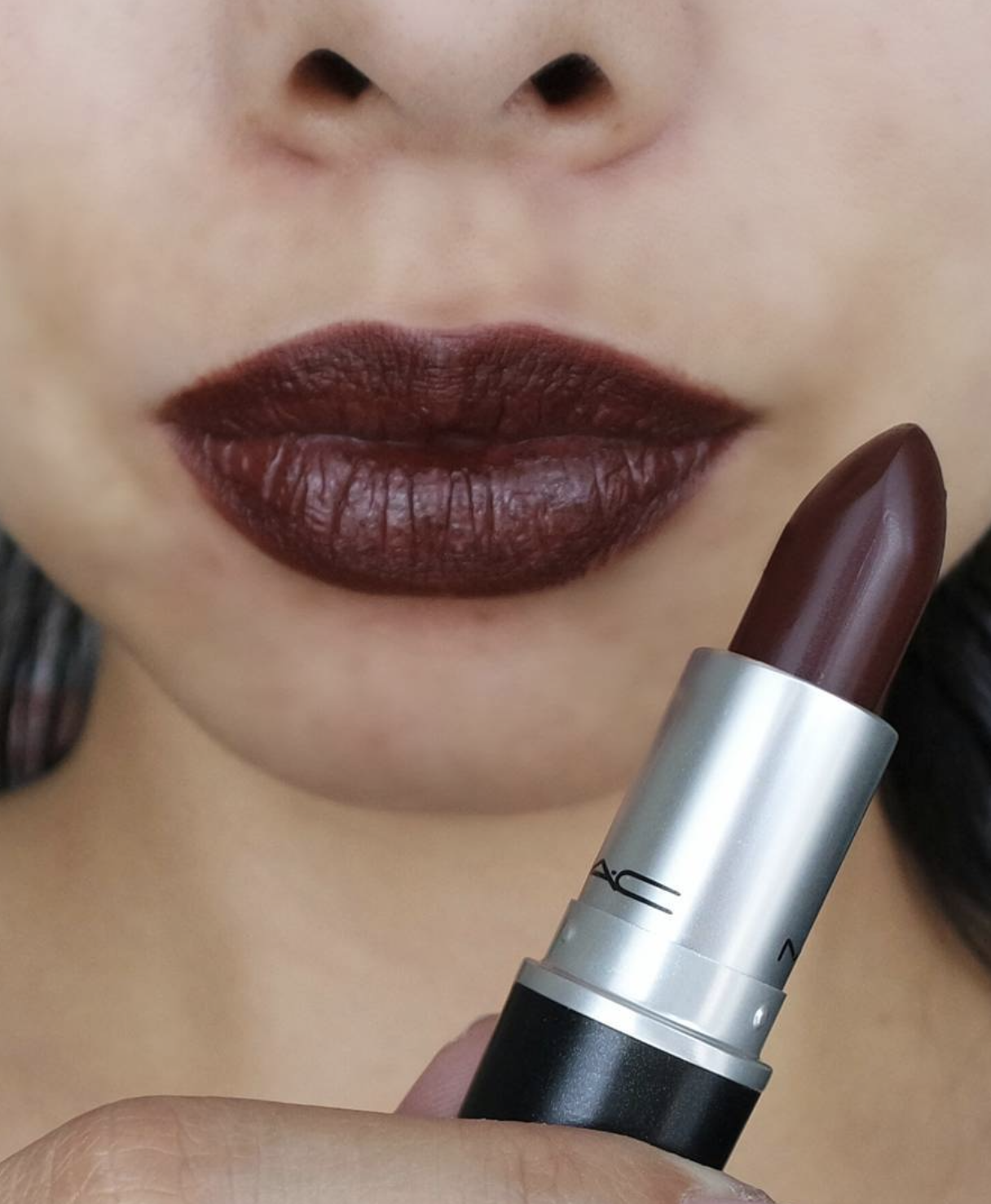 Hơn 2 triệu cô gái thành Conan truy tìm 1 màu son đỏ rượu sang chảnh khó tả- Ảnh 3.