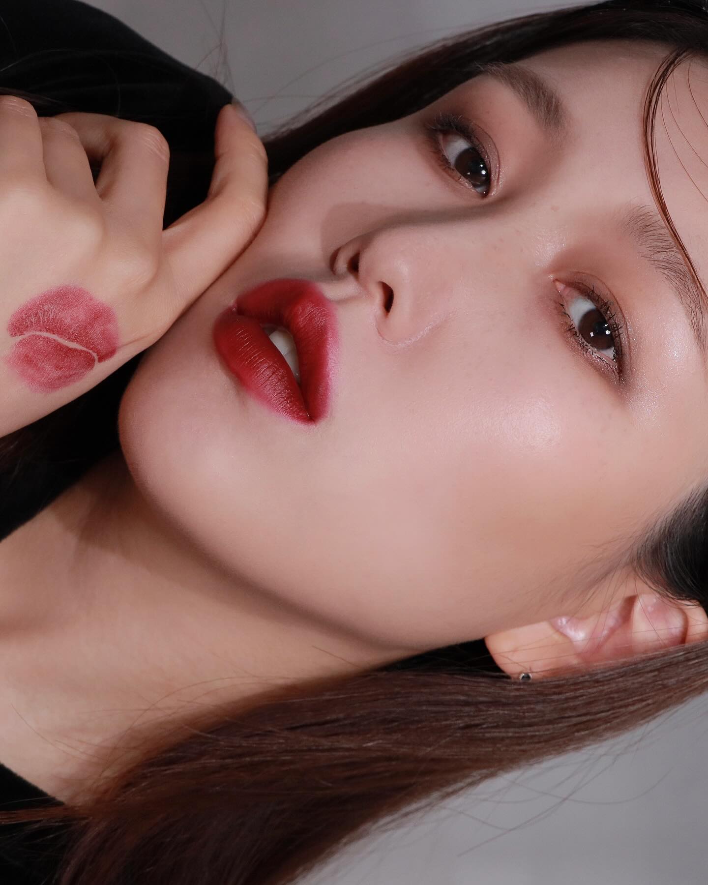 Hơn 2 triệu cô gái thành Conan truy tìm 1 màu son đỏ rượu sang chảnh khó tả- Ảnh 6.