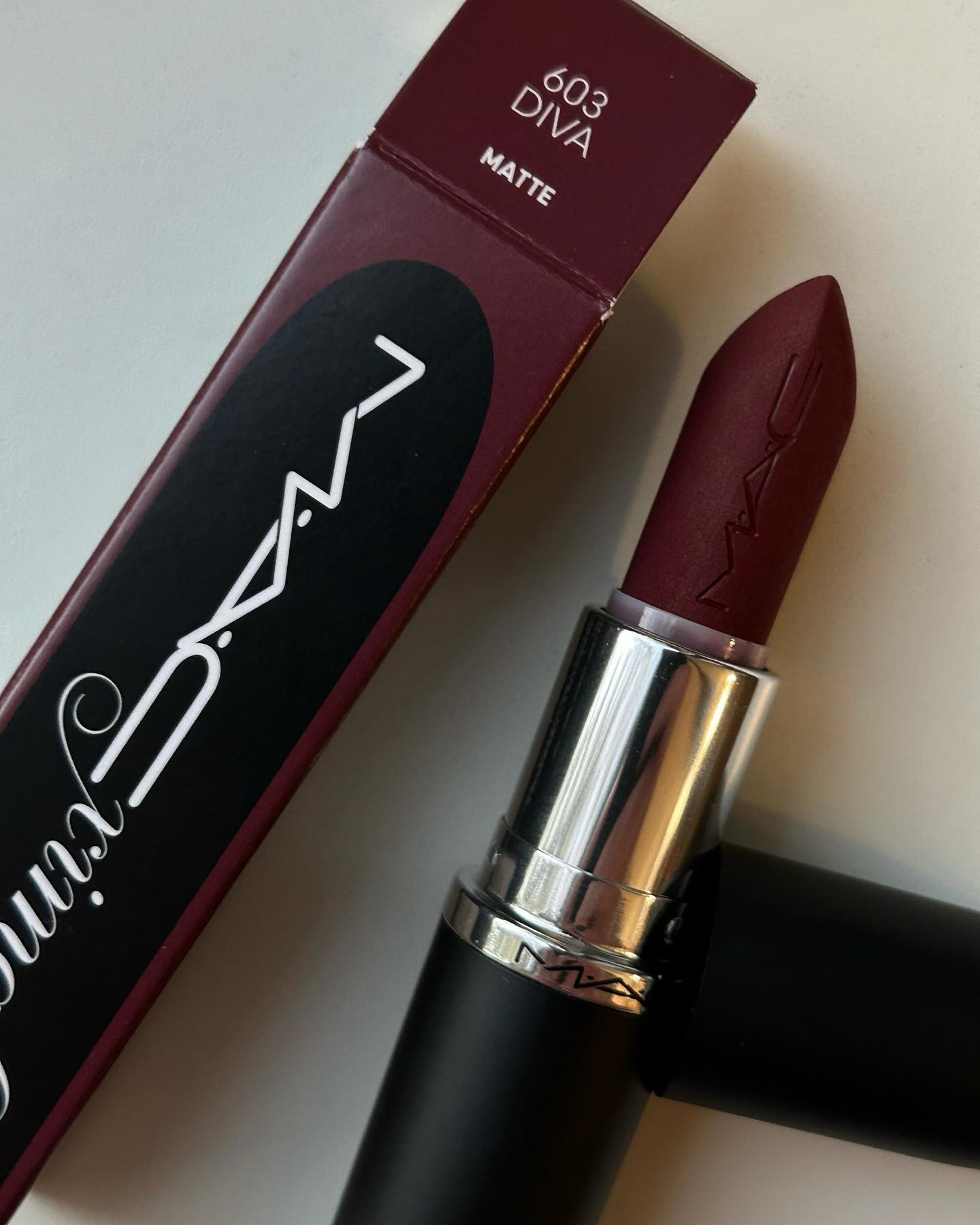 Hơn 2 triệu cô gái thành Conan truy tìm 1 màu son đỏ rượu sang chảnh khó tả- Ảnh 9.