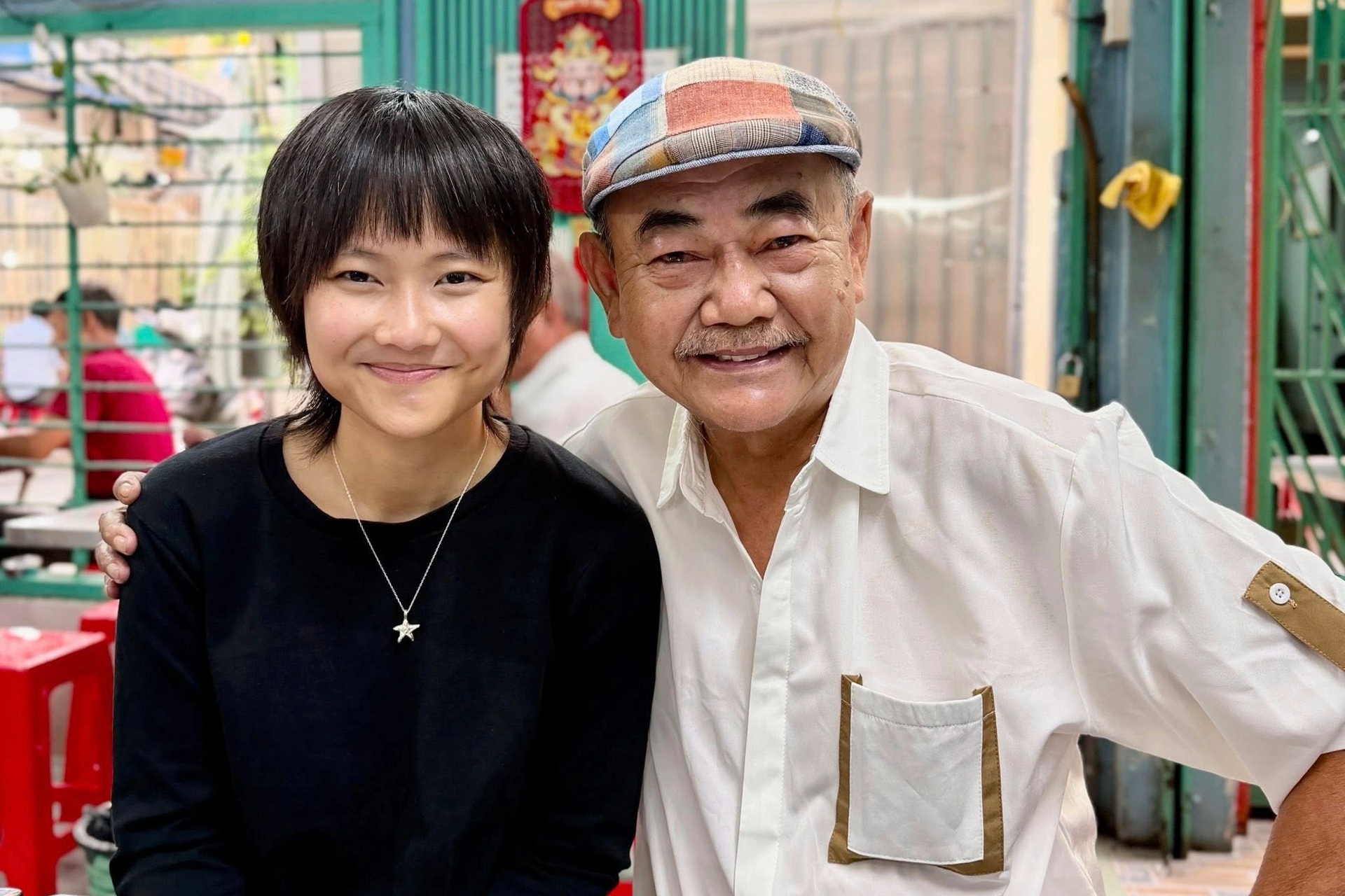 NSND Việt Anh U70 bên vợ kém 36 tuổi, đoàn tụ con gái sau nhiều năm xa cách - 4