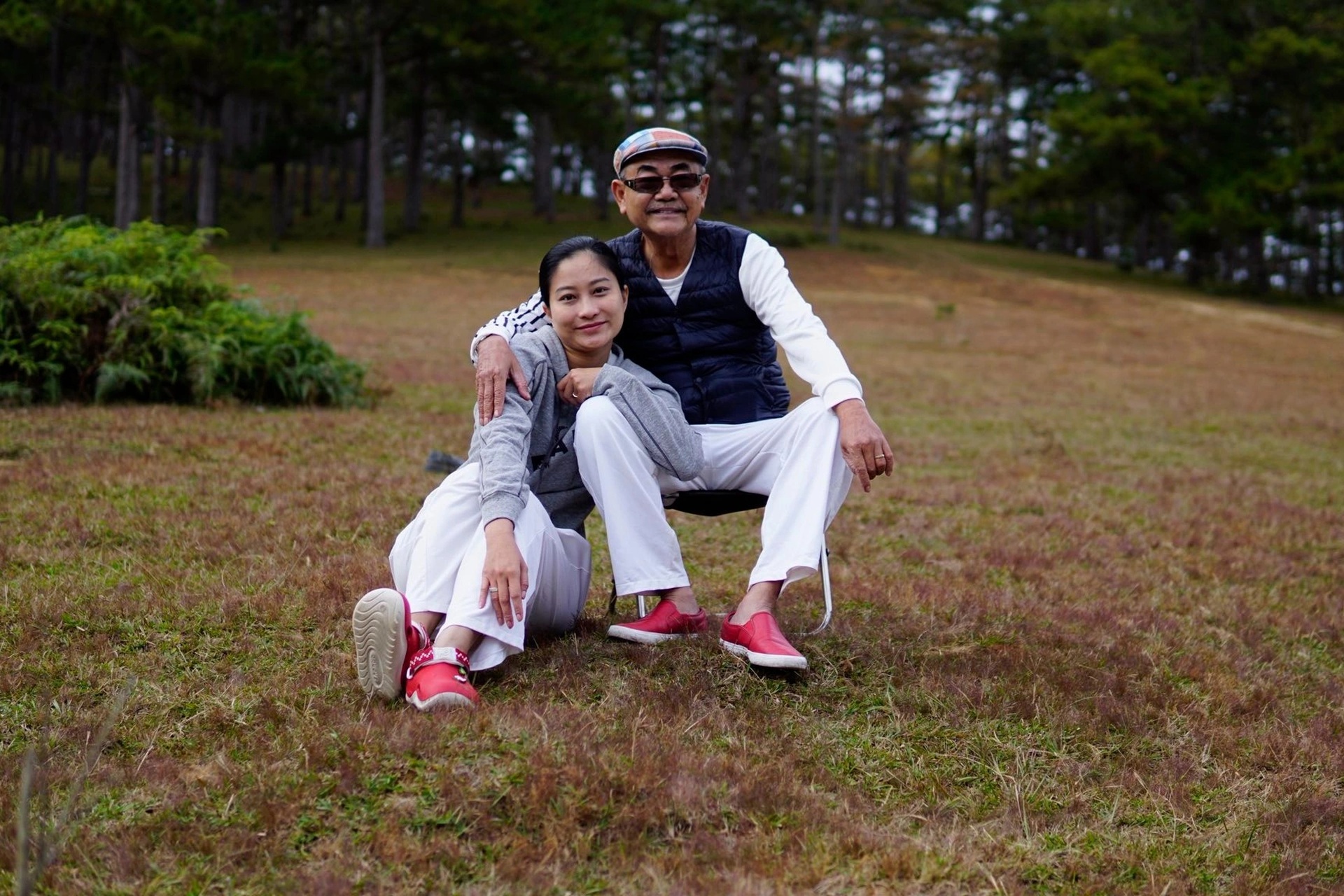 NSND Việt Anh U70 bên vợ kém 36 tuổi, đoàn tụ con gái sau nhiều năm xa cách - 6