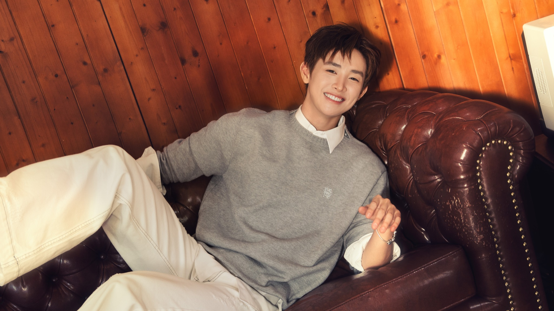 Anh Trai năng suất nhất hiện tại: Vừa rời Say Hi là ra nhạc liên tục, show chạy không xuể, còn thắng luôn giải Tân binh- Ảnh 2.