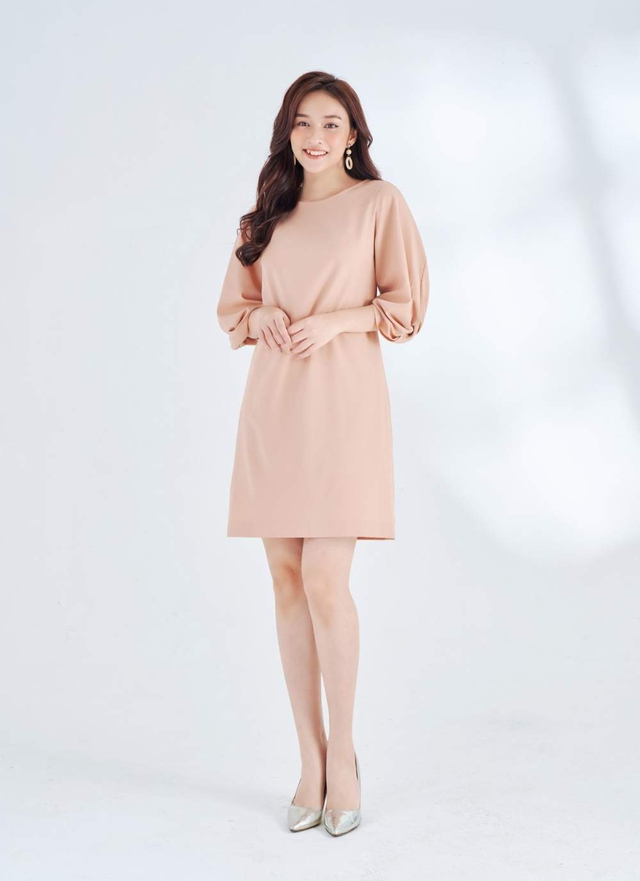 Khi váy suông chọn đứng ngoài cuộc đua phom dáng - Ảnh 3.