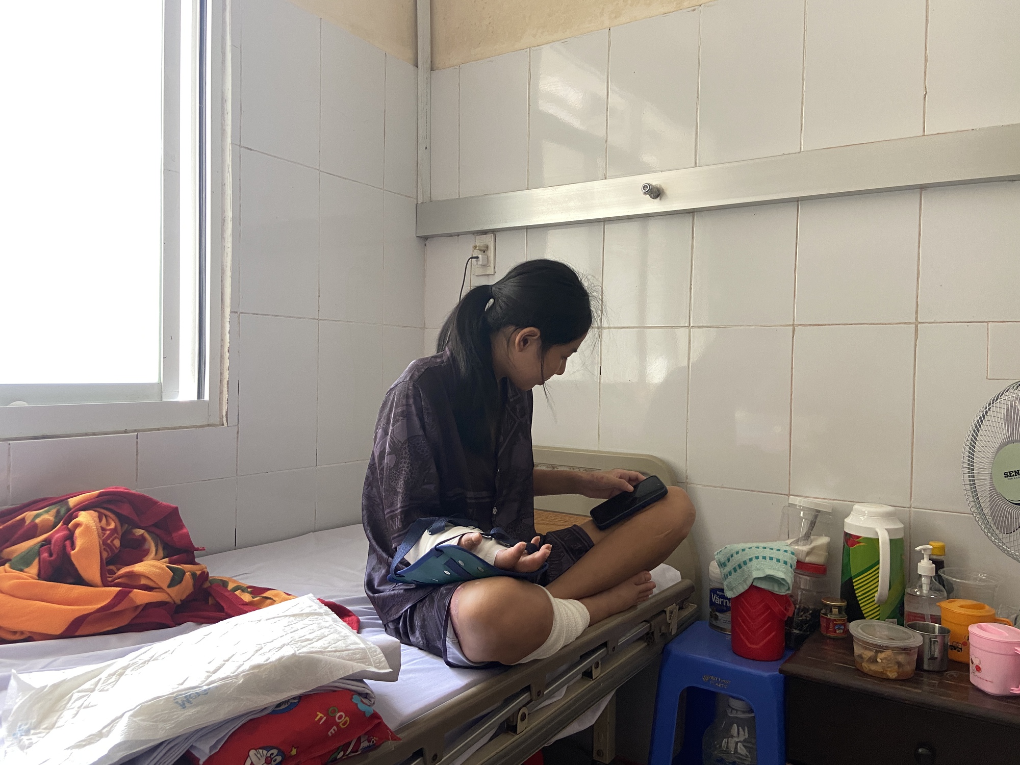 Gặp người mẹ trong ca ghép nối bàn tay được “nuôi” gần 2 tháng dưới chân: “Tết này với chị vậy là trọn vẹn”- Ảnh 6. Gặp người mẹ trong ca ghép nối bàn tay được “nuôi” gần 2 tháng dưới chân: “Tết này với chị vậy là trọn vẹn”- Ảnh 6.