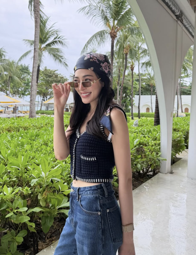 Khi áo tank top kết hợp quần jeans tạo nên vẻ ngoài trẻ trung, cá tính  - Ảnh 7.