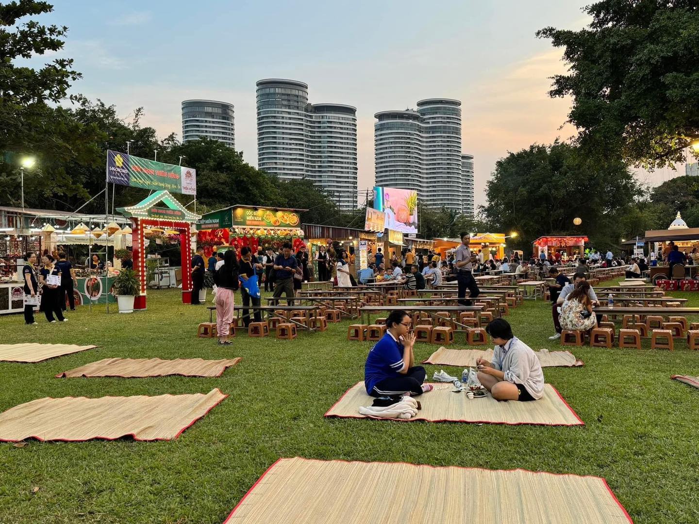 10 địa điểm chụp ảnh Tết miễn phí đang gây bão tại TP.HCM, vừa cổ kính lại đẹp tựa phim trường- Ảnh 21.