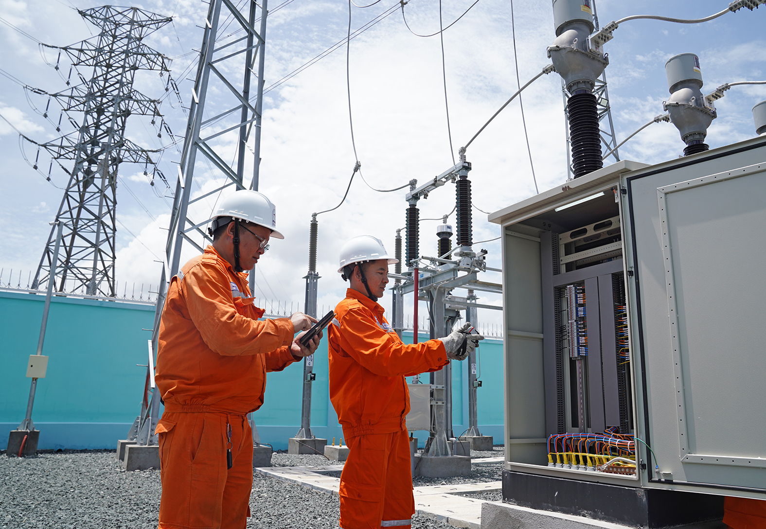 10 dấu ấn nổi bật của  EVNSPC trong năm 2025 - Ảnh 5.