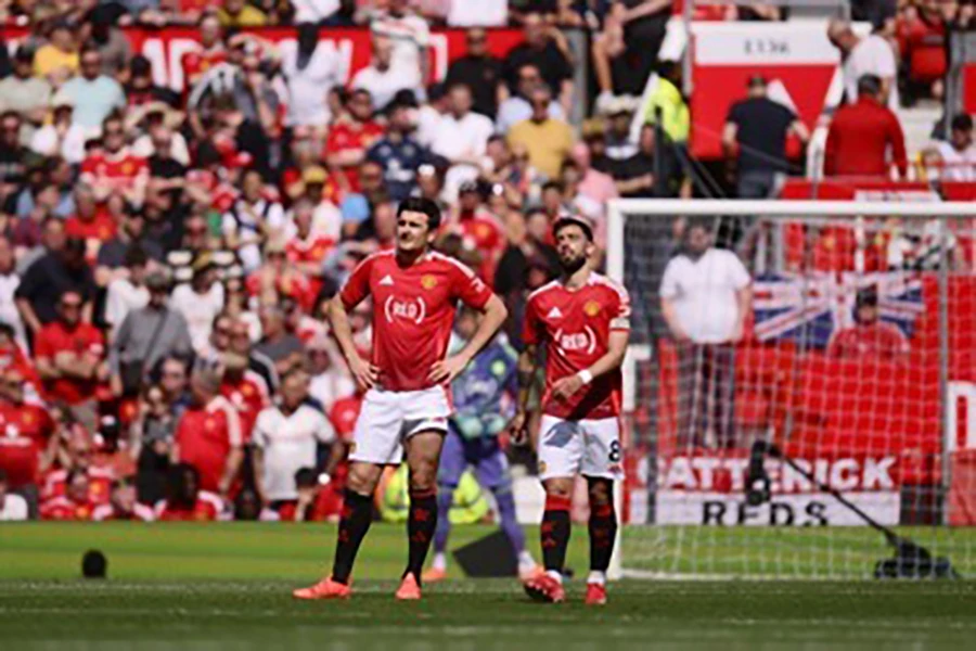 Harry Maguire và Bruno Fernandes đã lên tiếng về việc MU sa thải Amorim. ẢNH: EPA mu-sa-thai-amorim.jpg