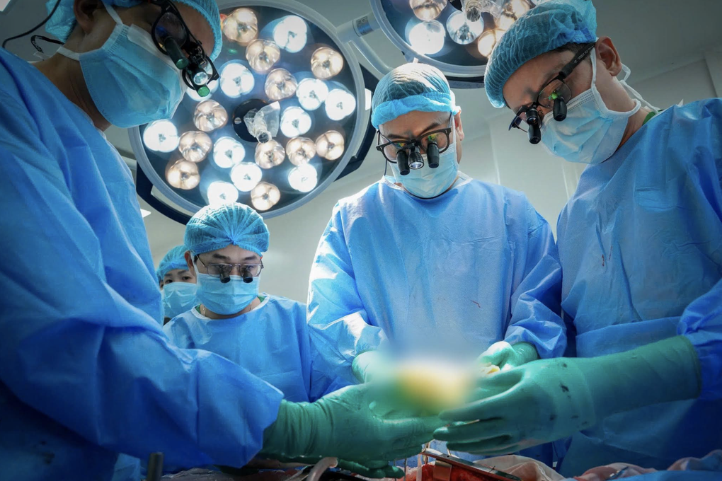 Lá gan và quả tim hiến tặng giúp hồi sinh 2 cuộc đời ngày đầu năm mới - 2