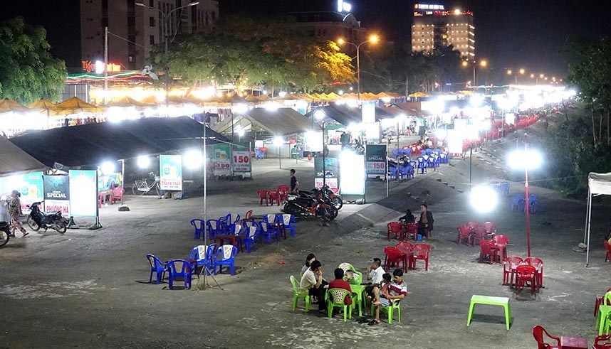 Phố đêm Sông Trà, Quảng Ngãi tính tận dụng lợi thế phát triển kinh tế đêm 3 phố đêm - Ảnh 3.