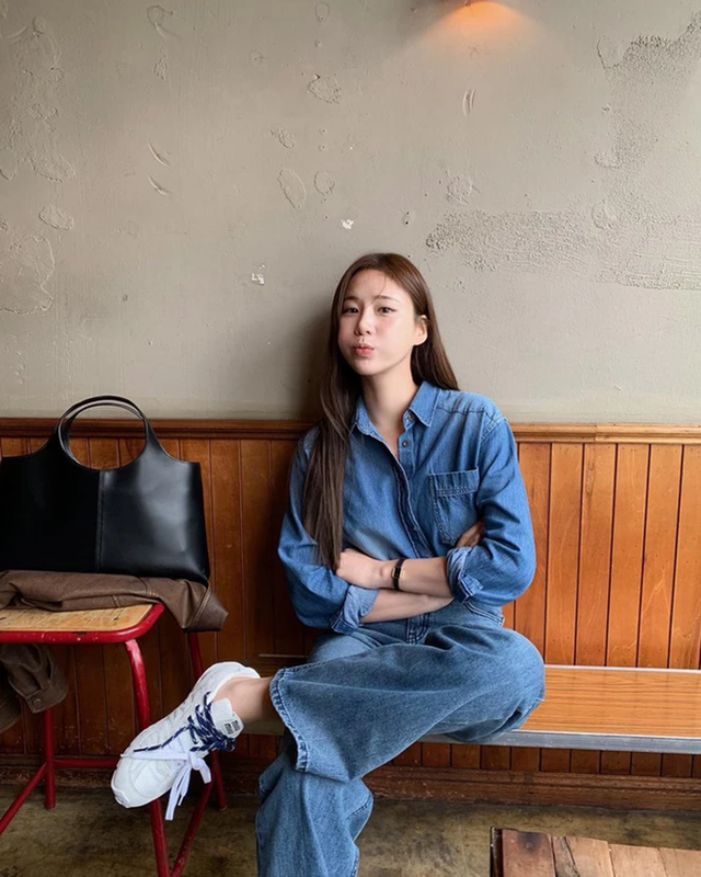 Muôn vàn phong cách với giày sneaker và quần denim 6 Muôn vàn phong cách với giày sneaker và quần denim - Ảnh 6.