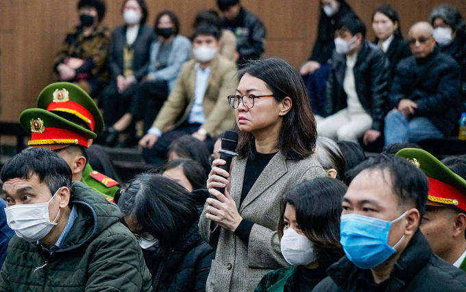 Cựu cục trưởng Trần Việt Nga tại tòa. Ảnh: Linh Đan