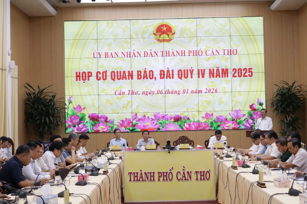 Quang cảnh buổi họp báo. Ảnh: NHẪN NAM tp-can-tho.jpg