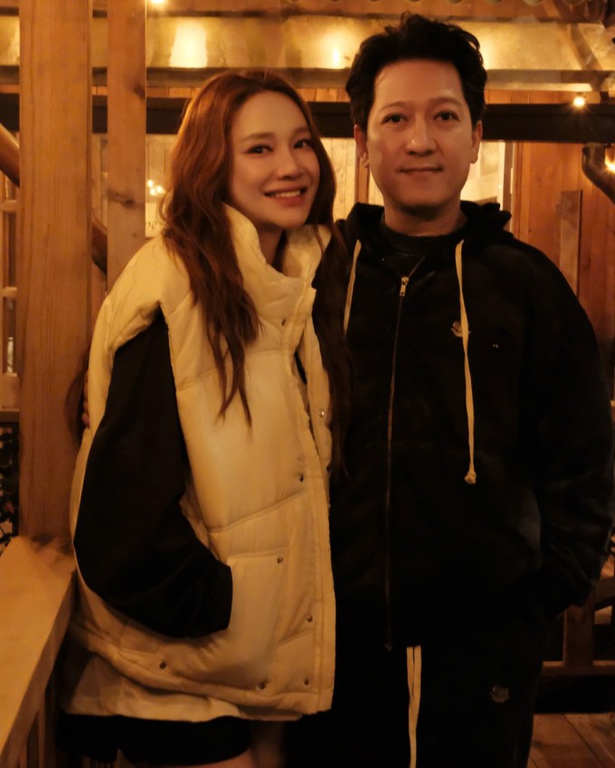 Trường Giang và Nhã Phương khoe ảnh đón năm mới 2026.