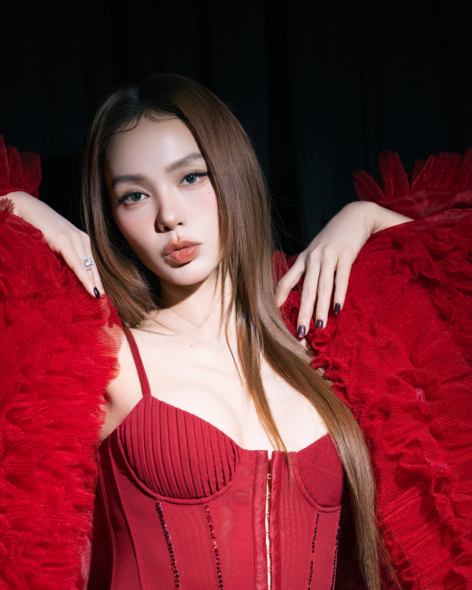 Minh Hằng đã làm gì mà phải chịu cảnh thờ ơ này?- Ảnh 4.