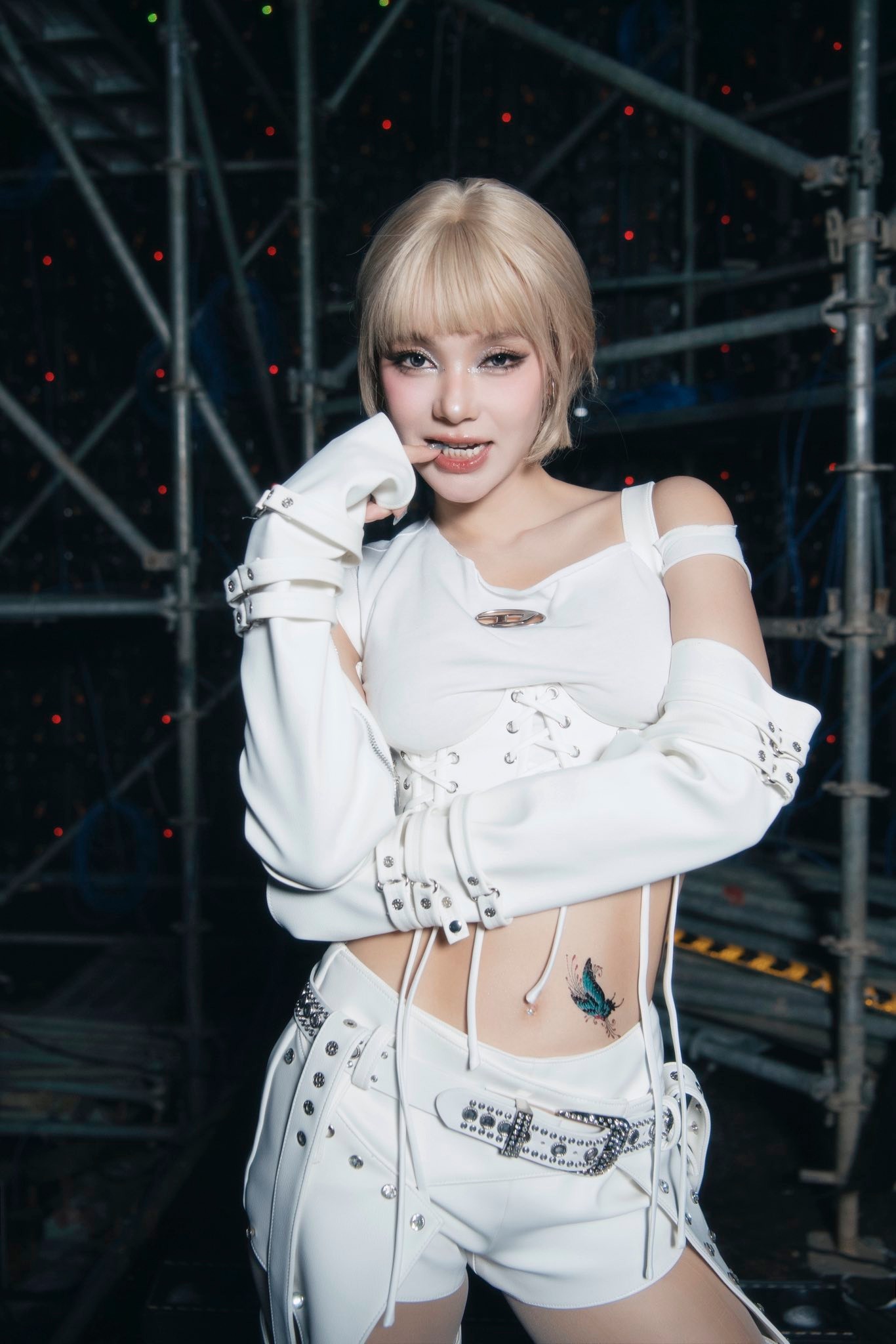 Minh Hằng đã làm gì mà phải chịu cảnh thờ ơ này?- Ảnh 3.