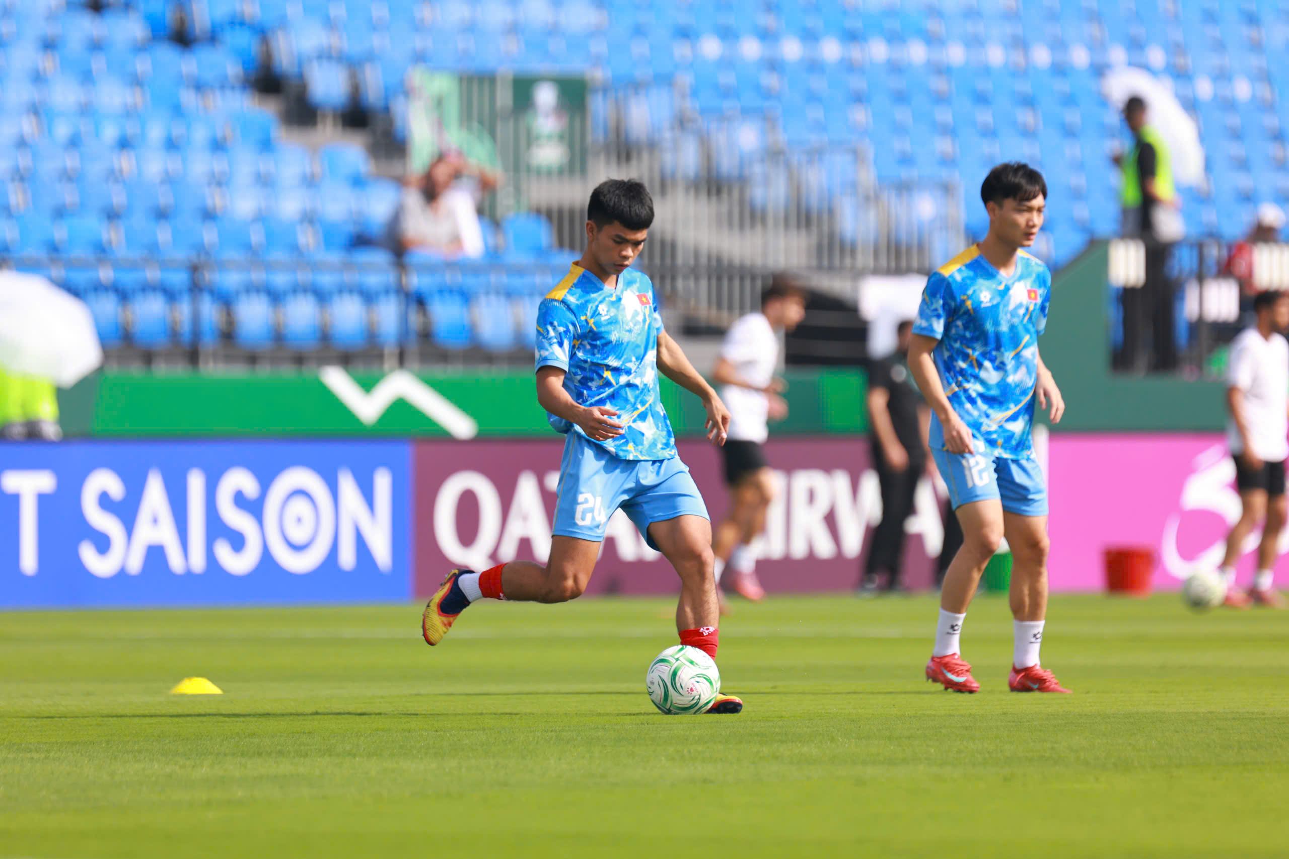 Những cú sốc thật tuyệt vời của HLV Kim Sang-sik - Ảnh 4. Những quyết định gây sốc thật tuyệt vời của HLV Kim Sang-sik - Ảnh 4.