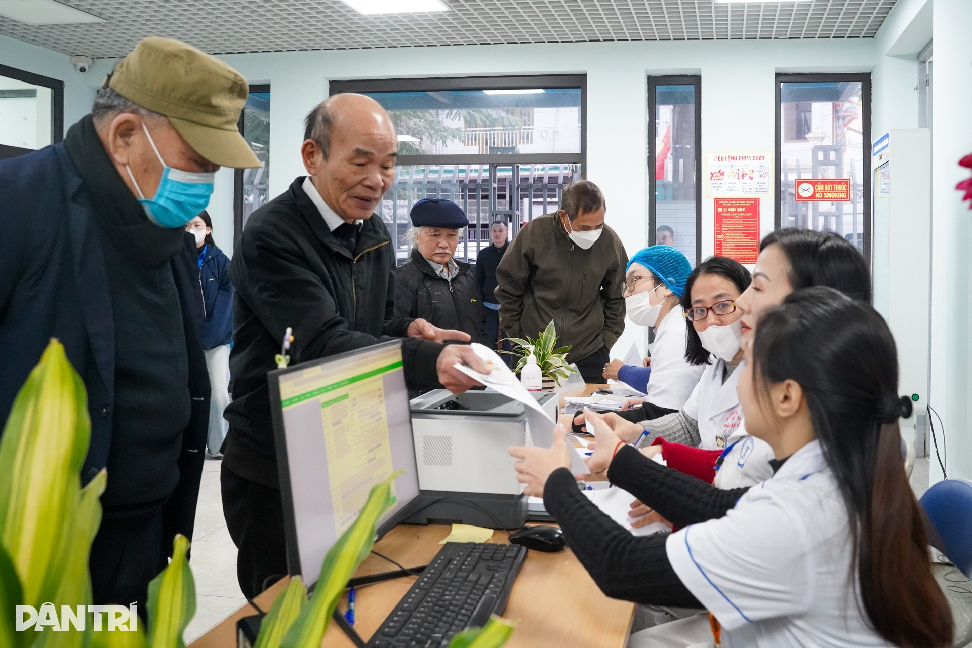 Người Hà Nội lần đầu trải nghiệm  đến trạm y tế khám bác sĩ tuyến trên - 2