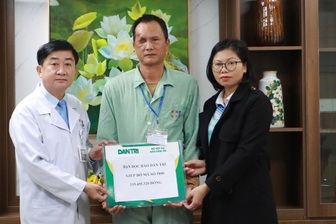 Mỗi ngày người Việt đăng ký mới hơn 1.700 ô tô và gần 9.000 xe máy 16 Trao 120 triệu đồng đến người đàn ông mắc bệnh ung thư hiếm