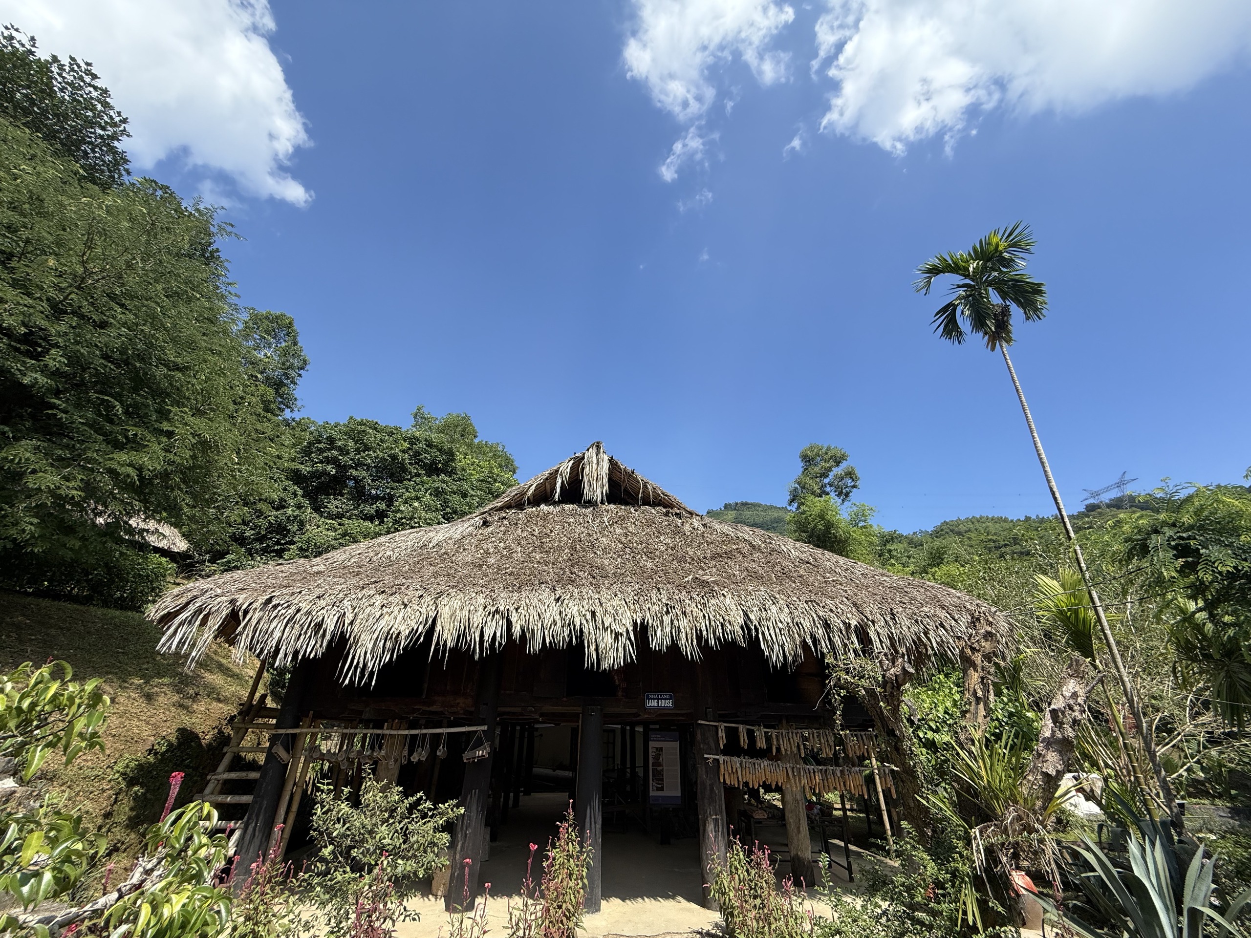 Câu hò xin thần rừng và nhà lang cuối cùng 4 Về xứ Mường: Câu hò xin thần rừng và nhà lang cuối cùng - Ảnh 4.