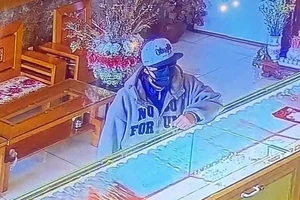 Truy tìm gắt gao kẻ cướp giật ở tiệm vàng tại Lâm Đồng ngay ngày đầu năm