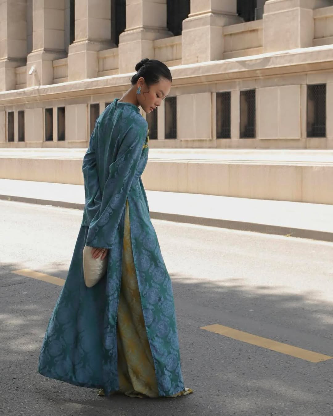 Tha thiết khuyên chị em ĐỪNG mua 3 kiểu áo dài này: Quê kiểng, dễ bị chê kém sang- Ảnh 6. Tha thiết khuyên chị em ĐỪNG mua 3 kiểu áo dài này: Quê kiểng, dễ bị chê kém sang- Ảnh 6.