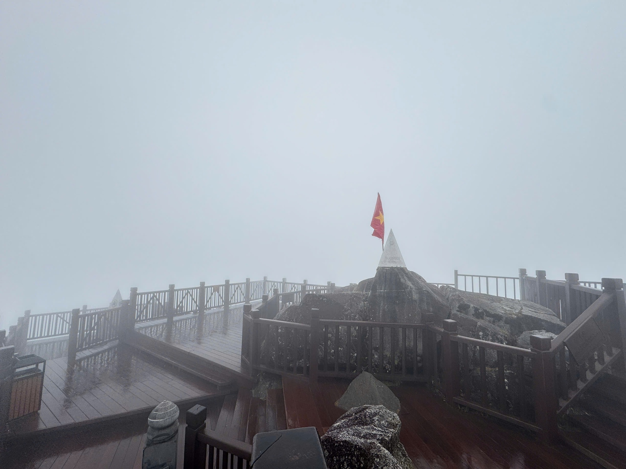 Sáng nay, 1 nơi ở Việt Nam chỉ còn -3 độ C, cảnh tượng gây choáng bao trùm- Ảnh 4.