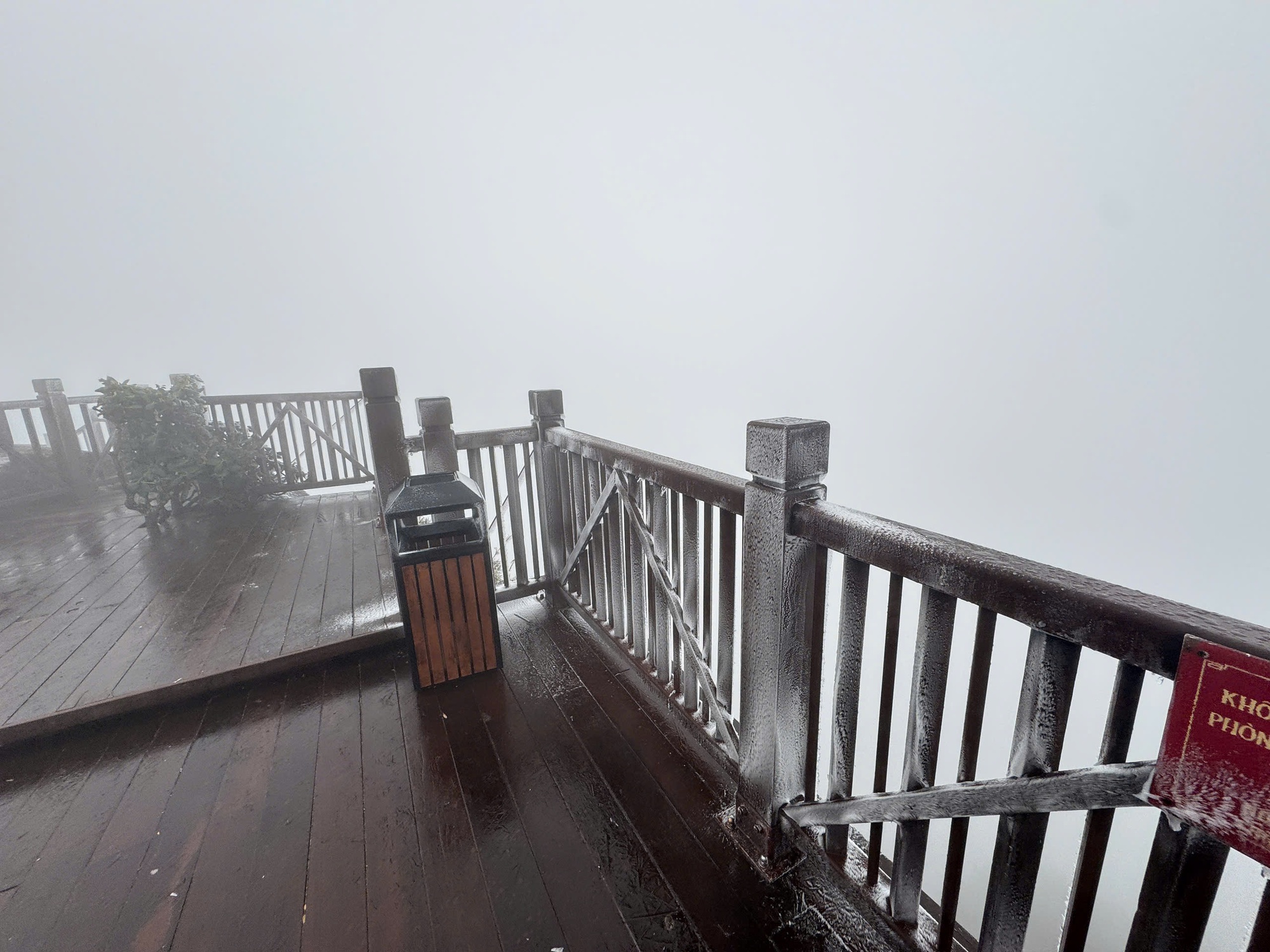 Sáng nay, 1 nơi ở Việt Nam chỉ còn -3 độ C, cảnh tượng gây choáng bao trùm- Ảnh 5.