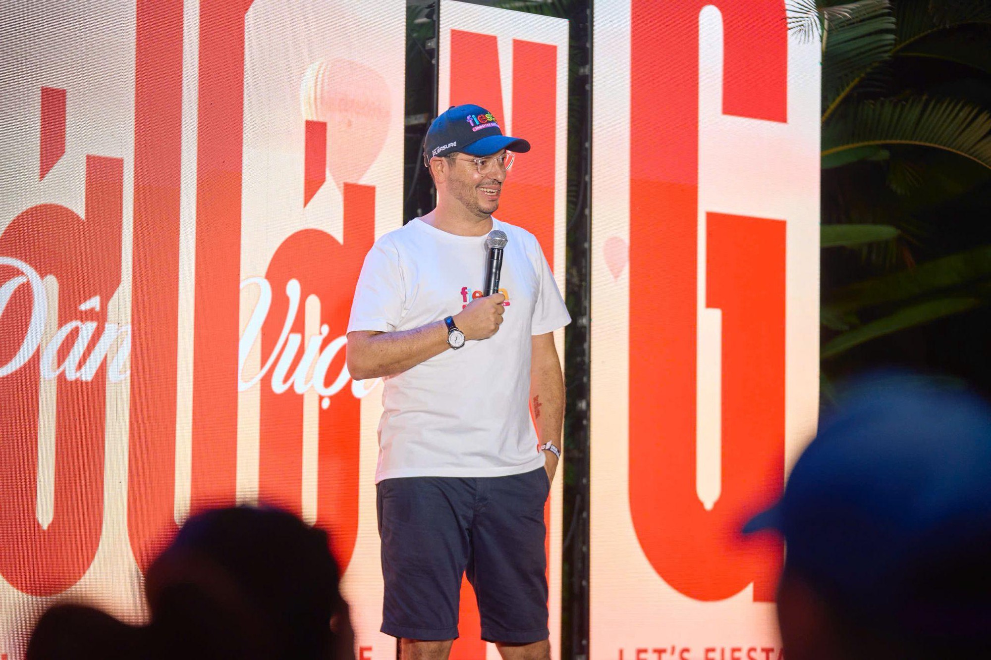 Hàng trăm bạn trẻ cháy hết mình tại Fiesta Pool Party- Ảnh 2.