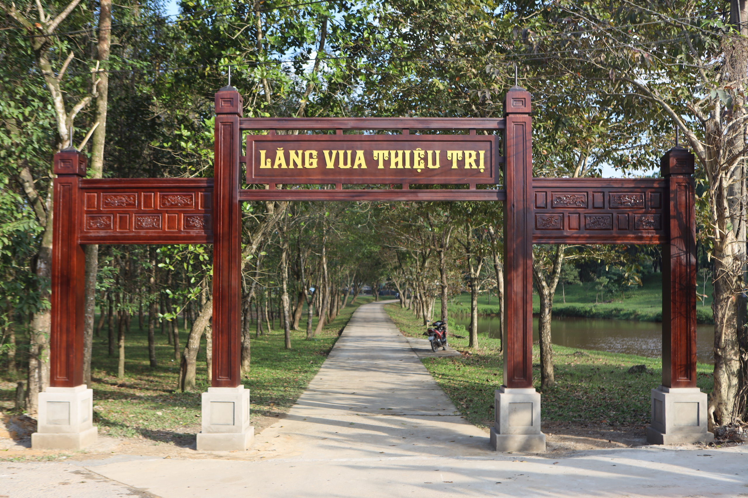 Đề nghị tháo dỡ công trình ‘lạ’ trong di tích lăng hoàng thái hậu Từ Dũ 2 Đề nghị tháo dỡ công trình