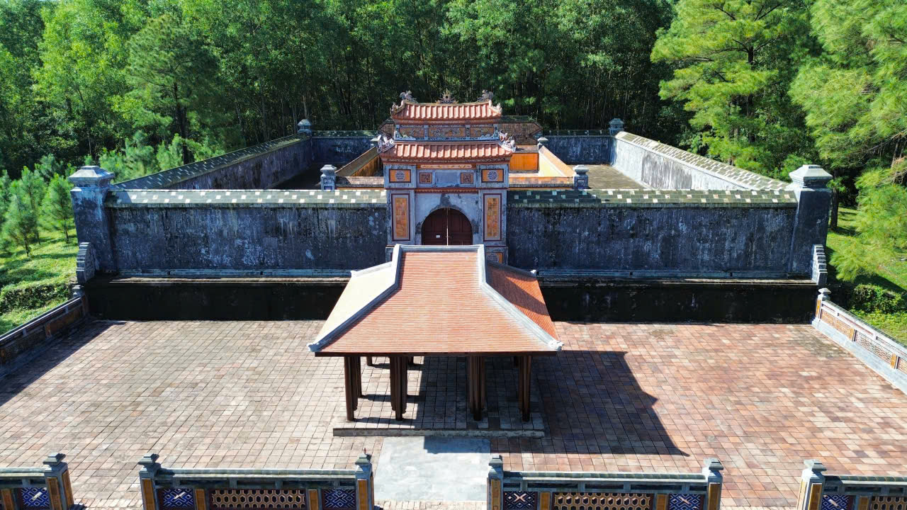 Đề nghị tháo dỡ công trình ‘lạ’ trong di tích lăng hoàng thái hậu Từ Dũ 3 Đề nghị tháo dỡ công trình