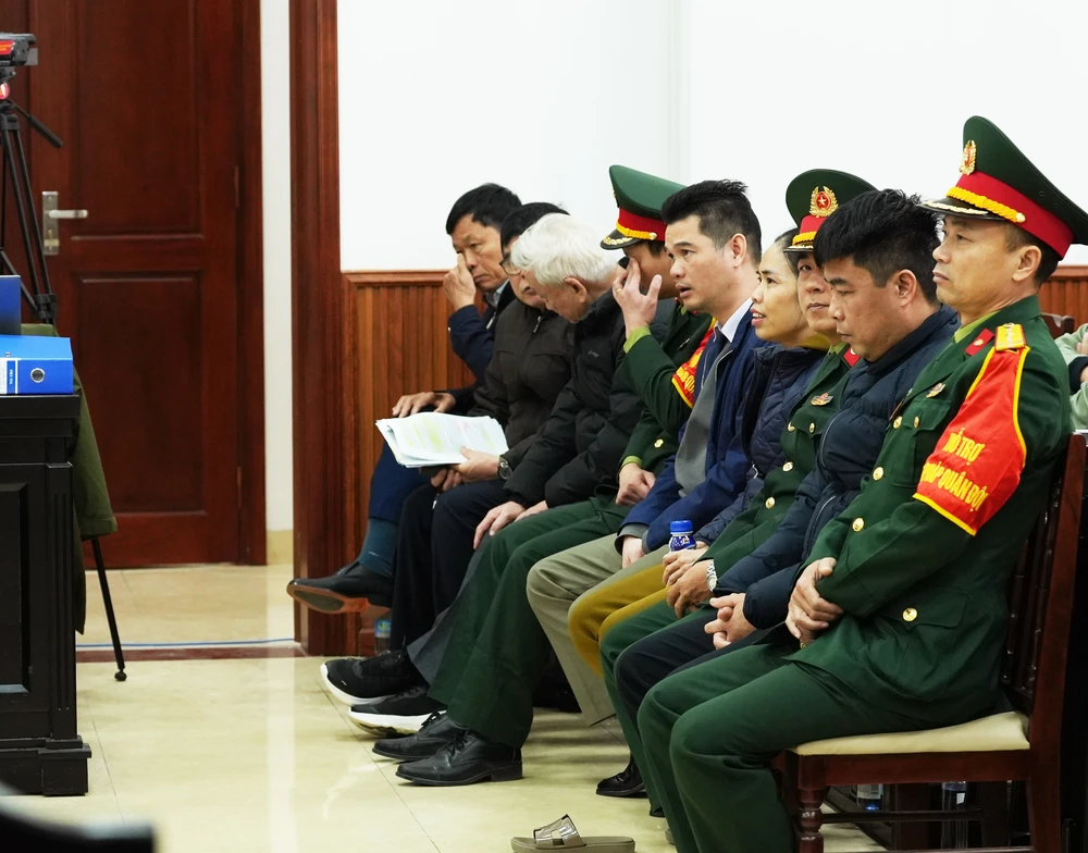 Các bị cáo tại phiên tòa. Ảnh: TRỌNG PHÚ san-bay-nha-trang-6.jpg