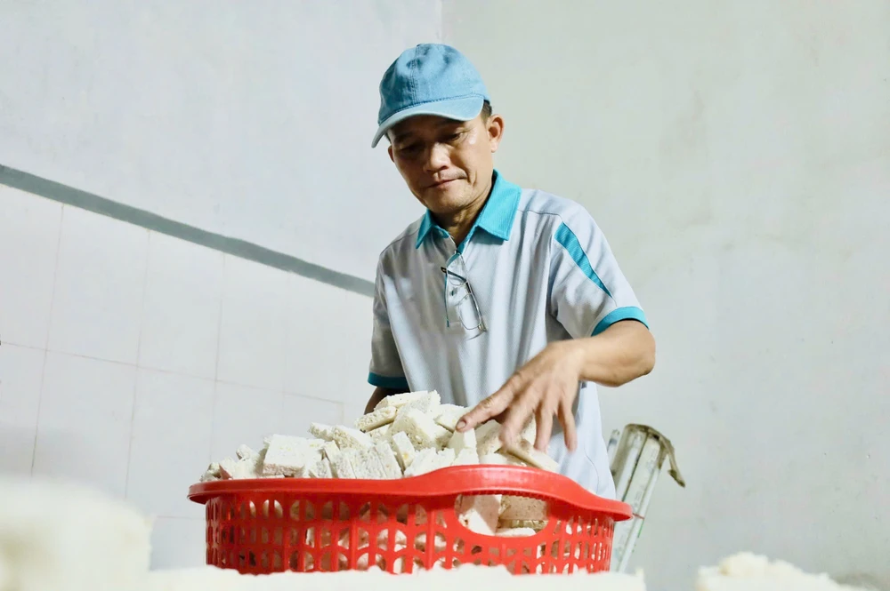 co-mot-thu-banh-o-quang-ngai-can-tet-phai-lam-gap-ba-moi-kip-ban- (1).jpg