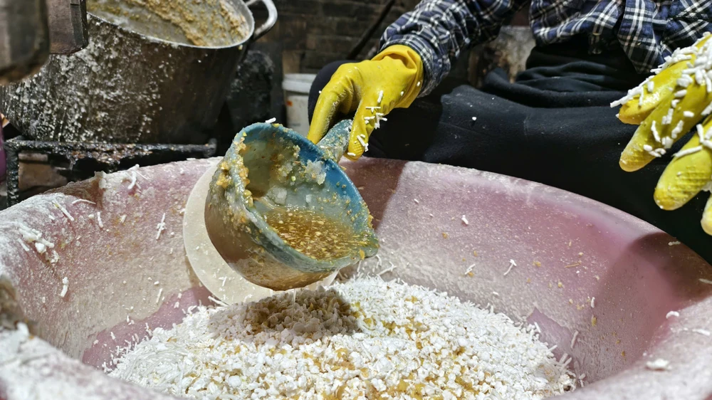 co-mot-thu-banh-o-quang-ngai-can-tet-phai-lam-gap-ba-moi-kip-ban- (4).jpg