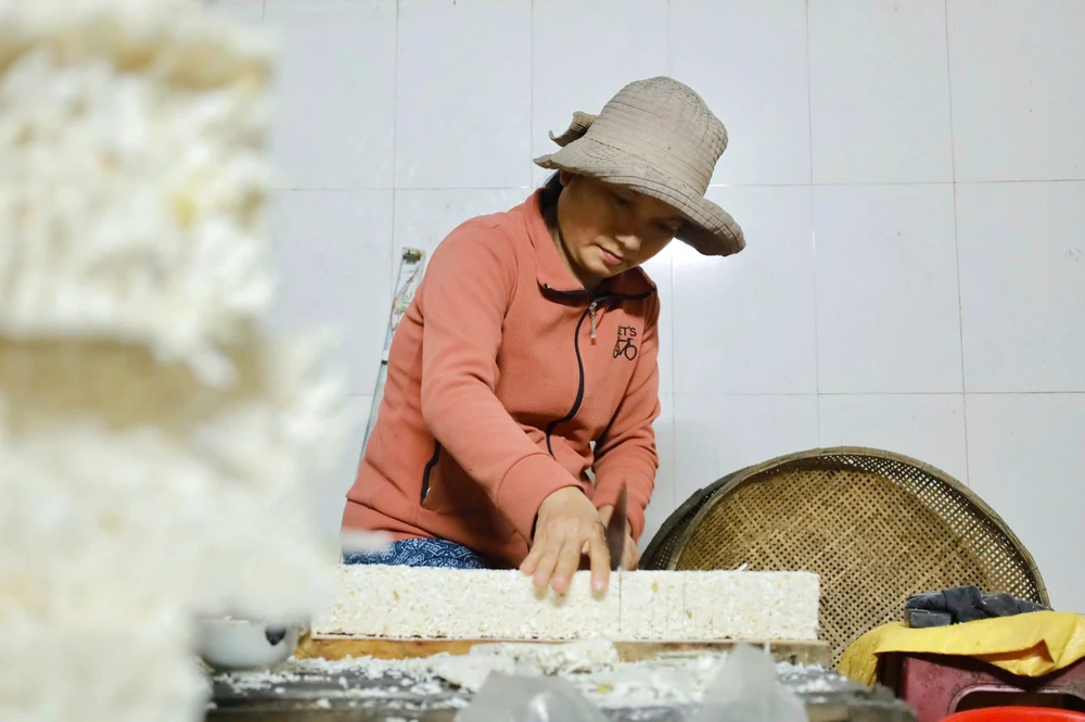 co-mot-thu-banh-o-quang-ngai-can-tet-phai-lam-gap-ba-moi-kip-ban- (14).jpg