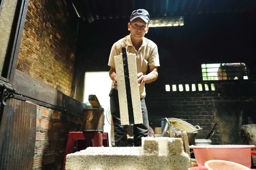 co-mot-thu-banh-o-quang-ngai-can-tet-phai-lam-gap-ba-moi-kip-ban- (18).jpg