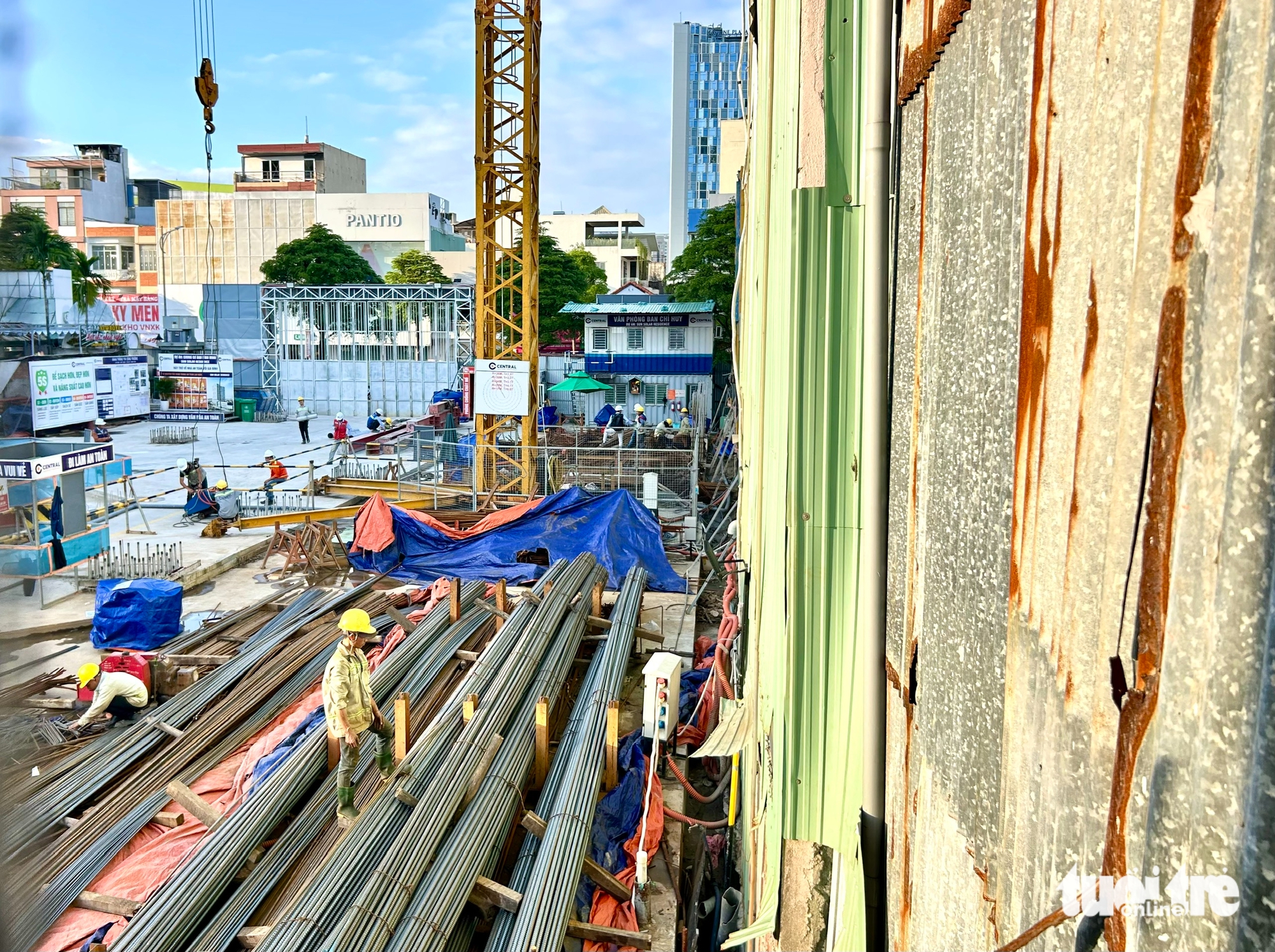 Sống cạnh cao ốc đang thi công, người dân ở trung tâm Đà Nẵng thấp thỏm vì tường nhà nứt - Ảnh 5.