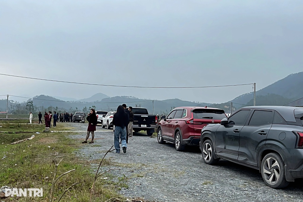 Ô tô, người nườm nượp đi mua đất sau thông tin đề xuất khu công nghiệp - 2