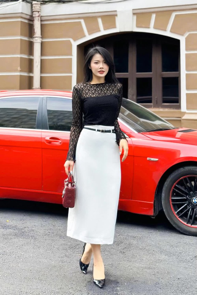 Diện áo lưới cùng chân váy, 'phá cách' nhẹ nhàng cho ngày xuống phố 6 Diện áo lưới cùng chân váy, 'phá cách' nhẹ nhàng cho ngày xuống phố - Ảnh 6.